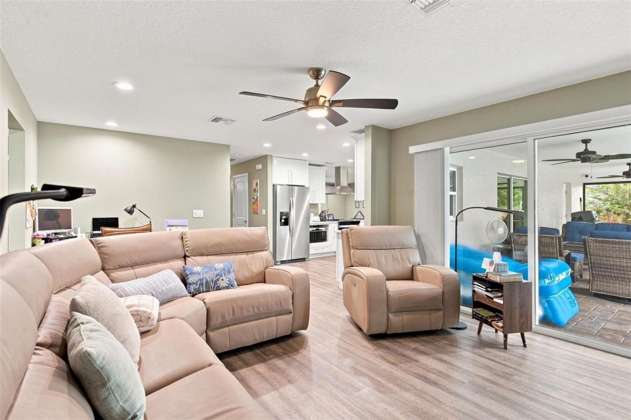 5240 Royal Oak Drive , Fruitland Park, FL 34731 Photo