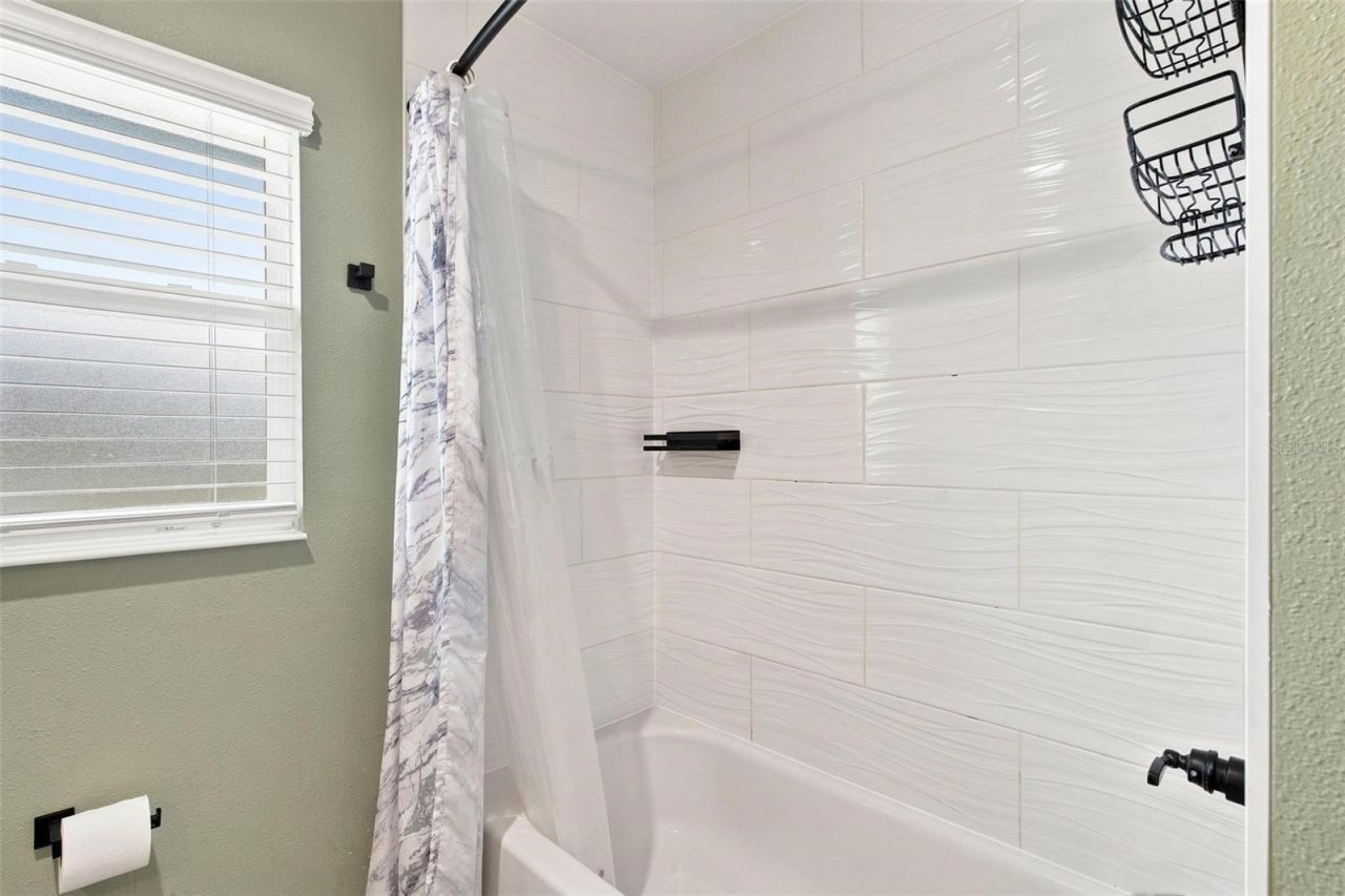 5240 Royal Oak Drive , Fruitland Park, FL 34731 Photo