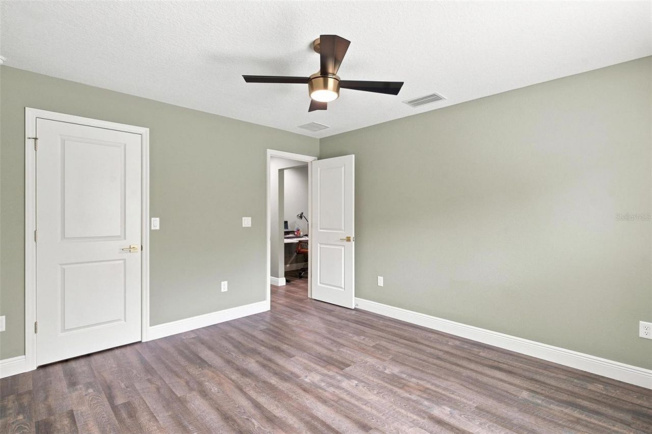 5240 Royal Oak Drive , Fruitland Park, FL 34731 Photo