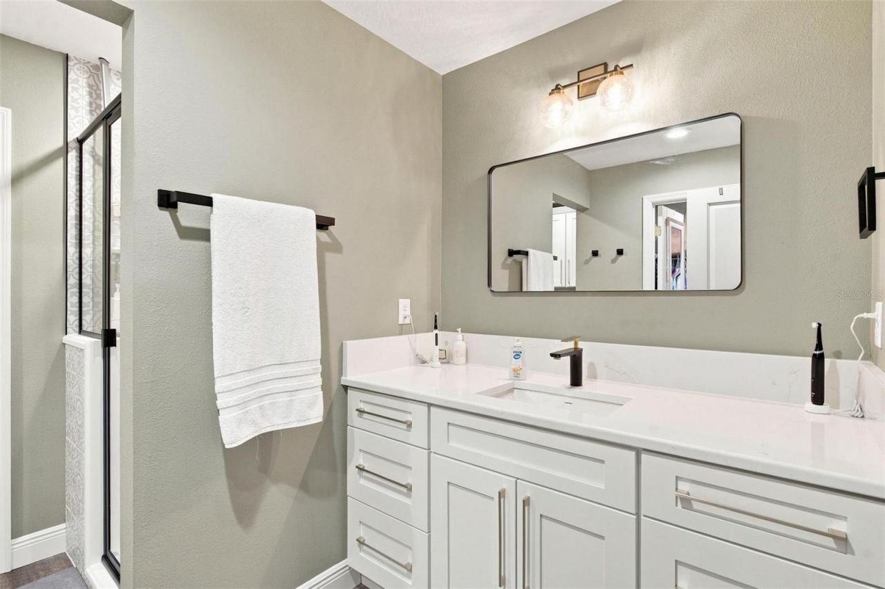 5240 Royal Oak Drive , Fruitland Park, FL 34731 Photo
