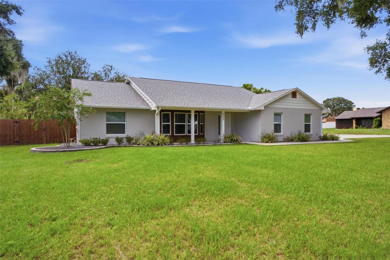 5240 Royal Oak Drive , Fruitland Park, FL 34731 Photo