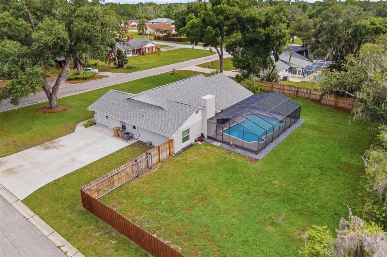 5240 Royal Oak Drive , Fruitland Park, FL 34731 Photo
