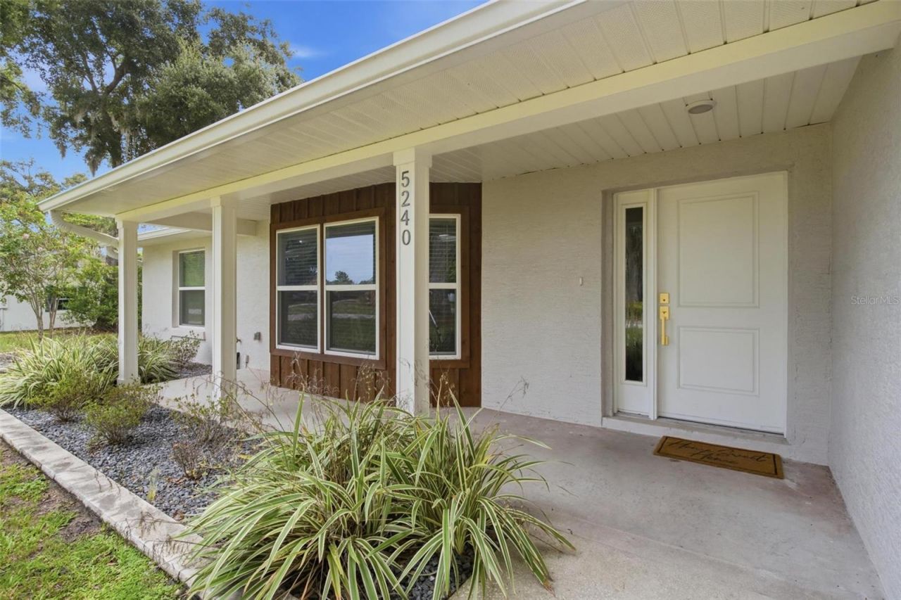 5240 Royal Oak Drive , Fruitland Park, FL 34731 Photo