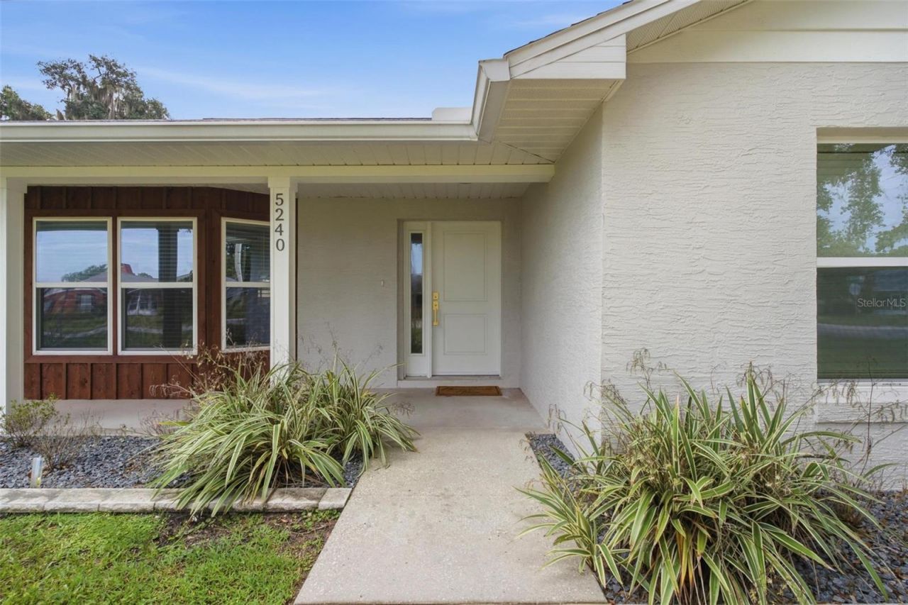 5240 Royal Oak Drive , Fruitland Park, FL 34731 Photo