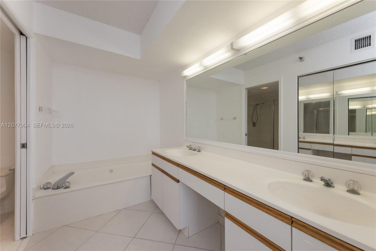 3500 Mystic Pointe Dr , Unit 2202, Aventura, FL 33180 Photo