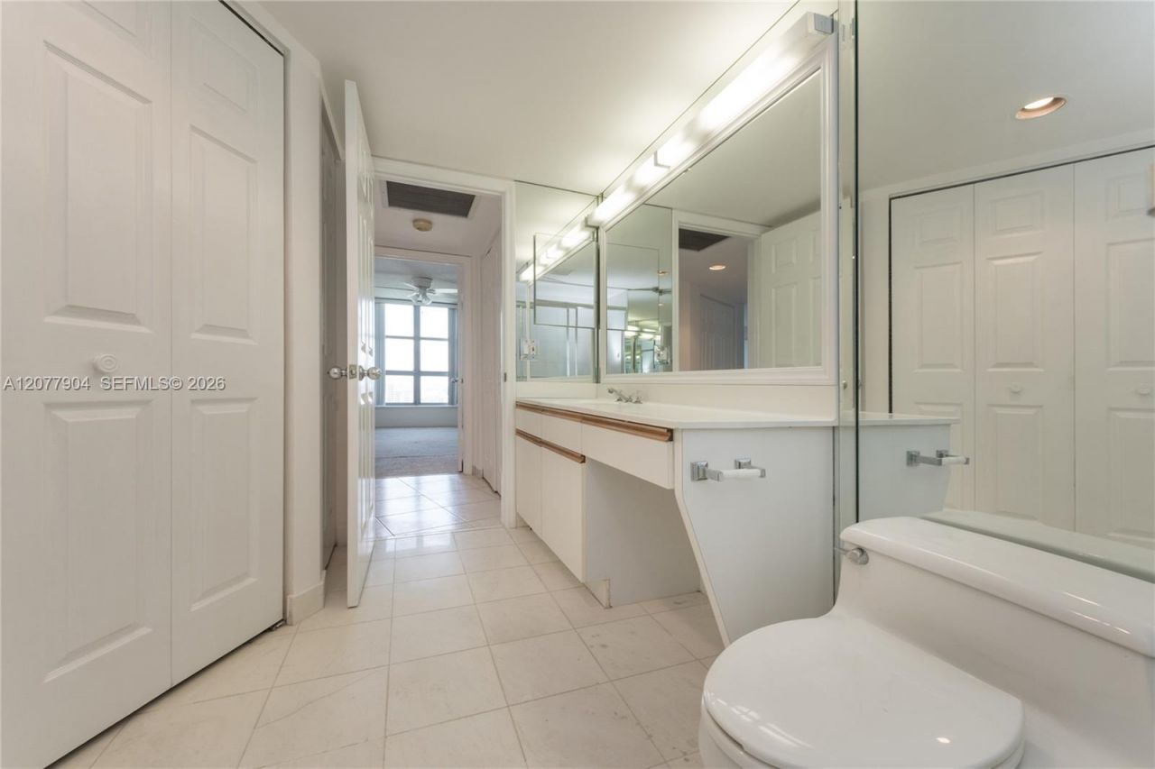 3500 Mystic Pointe Dr , Unit 2202, Aventura, FL 33180 Photo