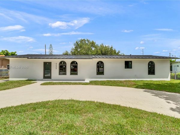6235 SW 24th St , Miami, FL 33147