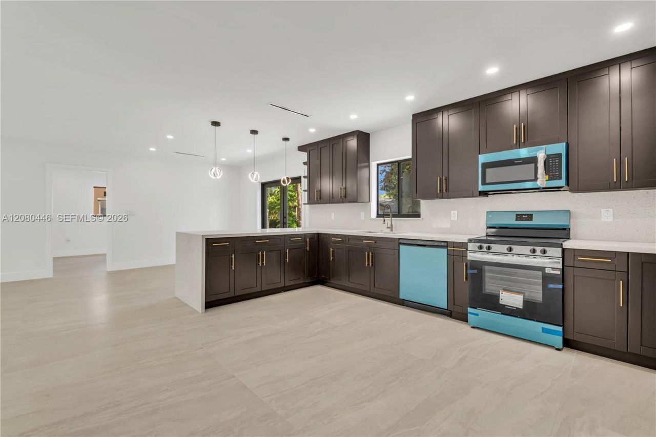 6235 SW 24th St , Miami, FL 33147 Photo