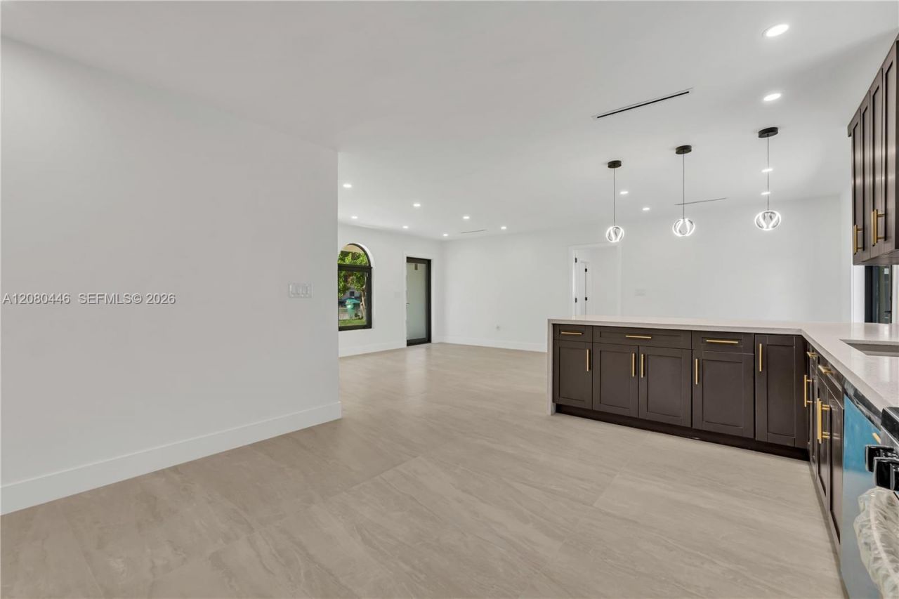 6235 SW 24th St , Miami, FL 33147 Photo