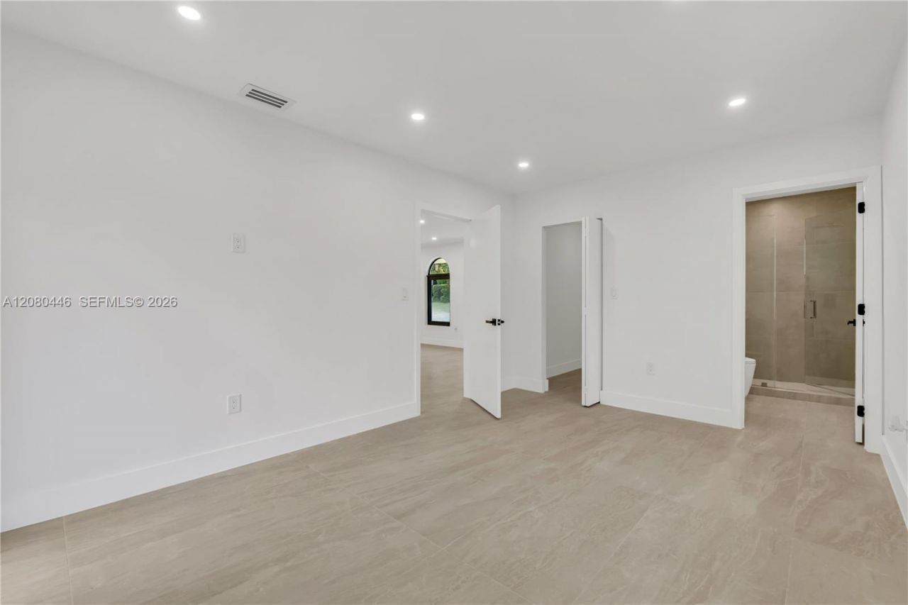 6235 SW 24th St , Miami, FL 33147 Photo