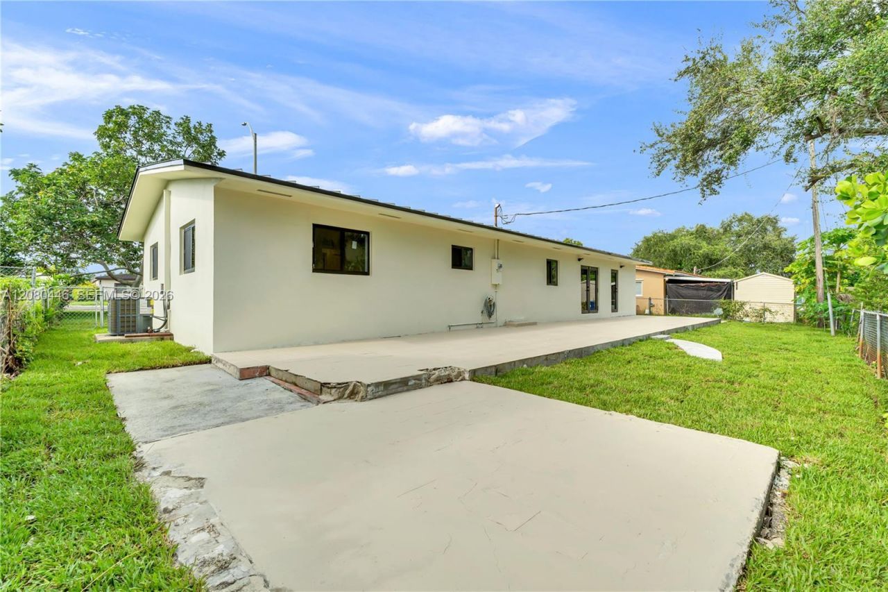 6235 SW 24th St , Miami, FL 33147 Photo