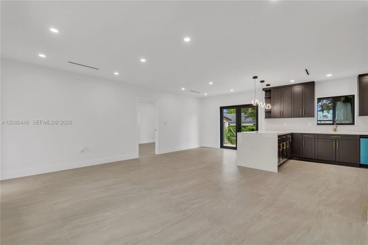 6235 SW 24th St , Miami, FL 33147 Photo