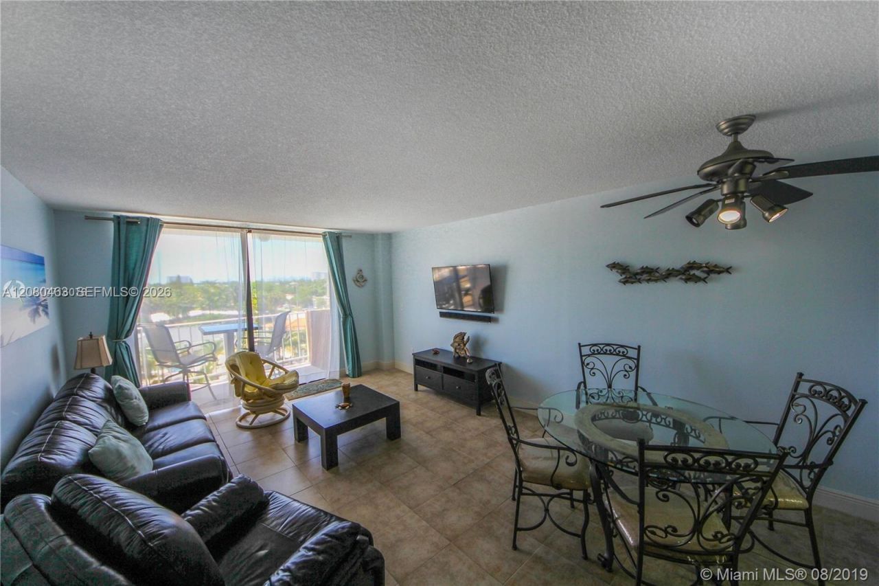 2350 NE 135th St, Unit 507, North Miami, FL 33181 Photo