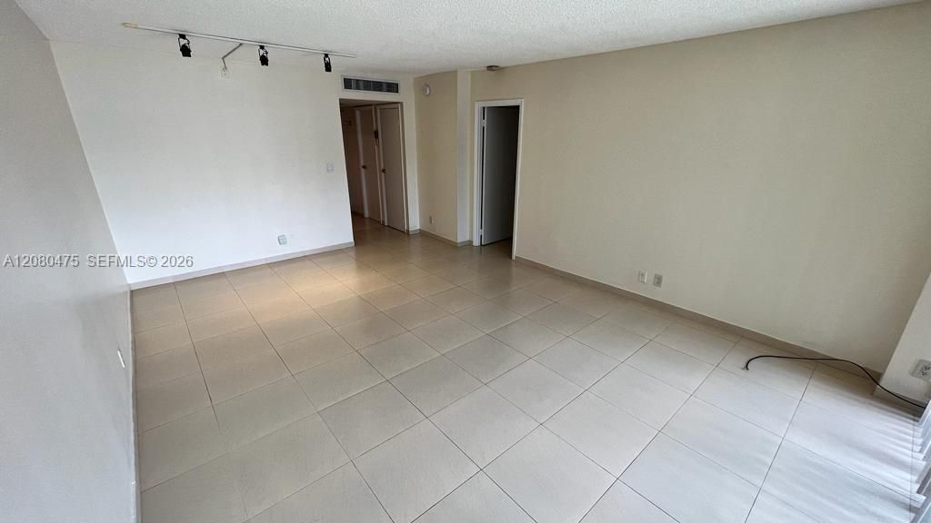 20500 W Country Club Dr , Unit 204, Aventura, FL 33180 Photo