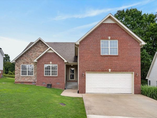 411 River Heights Dr , Clarksville, TN 37040