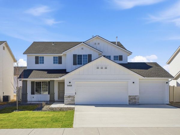 2211 N 8th E St, Mountain Home, ID 83647