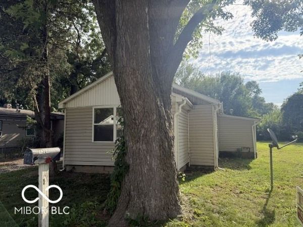 3327 S Foltz , Indianapolis, IN 46221