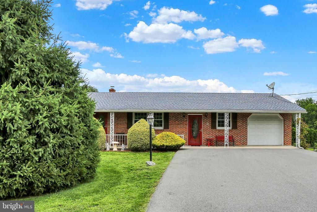 16 ADELE AVENUE , BLANDON, PA 19510