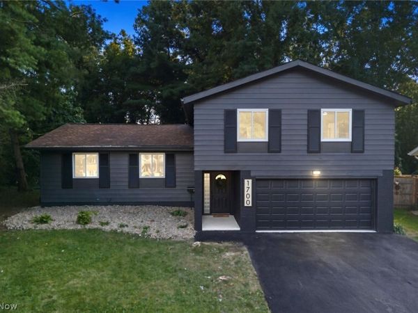 1700 Karg Drive , Akron, OH 44313