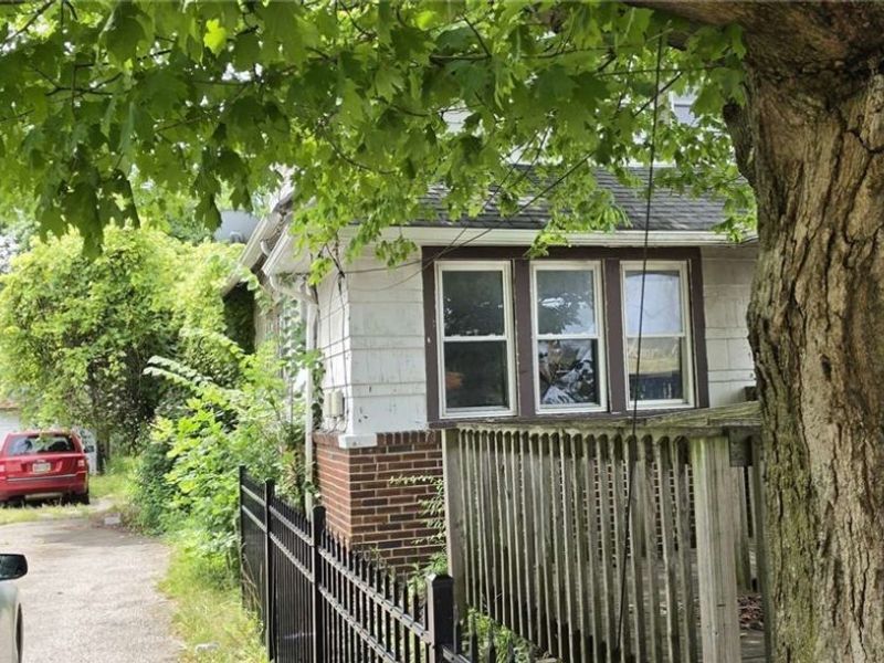 16516 Lipton Avenue , Cleveland, OH 44128 Photo 2