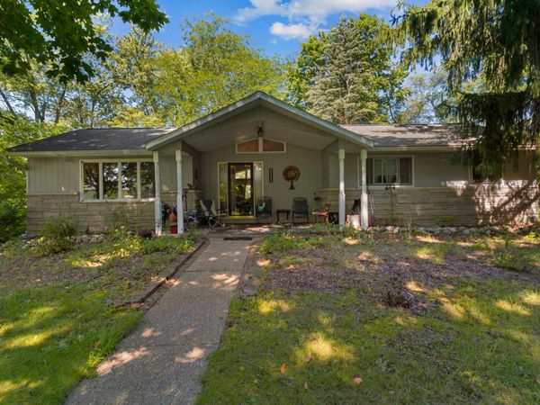 1560 S Hillsdale Road, Hillsdale, MI 49242
