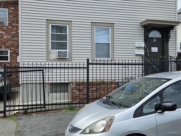 12 Warren St, Lawrence, MA 01841