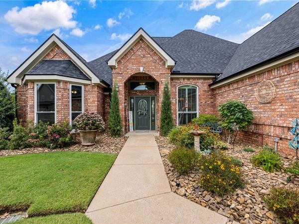 1799 Kensington Place , Springdale, AR 72713