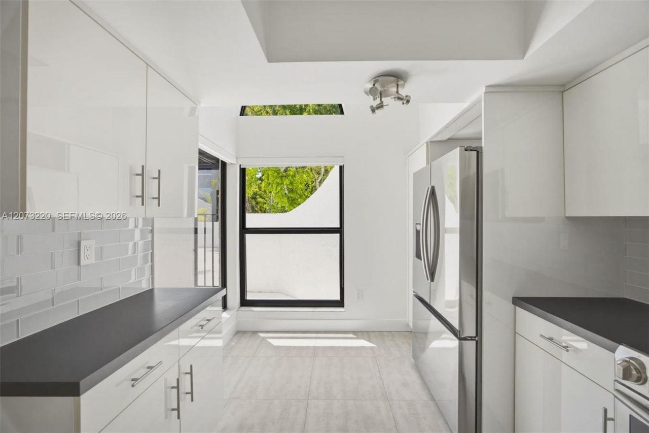 3233 Mary St, Unit 4, Coconut Grove, FL 33133 Photo
