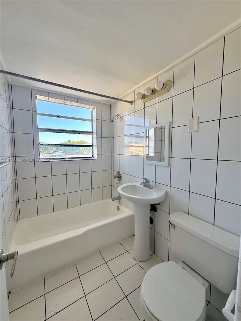 1020 SW 7 Th , Unit 9, Miami, FL 33130 Photo
