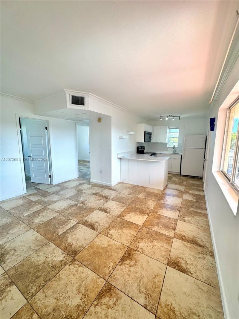 1020 SW 7 Th , Unit 9, Miami, FL 33130 Photo