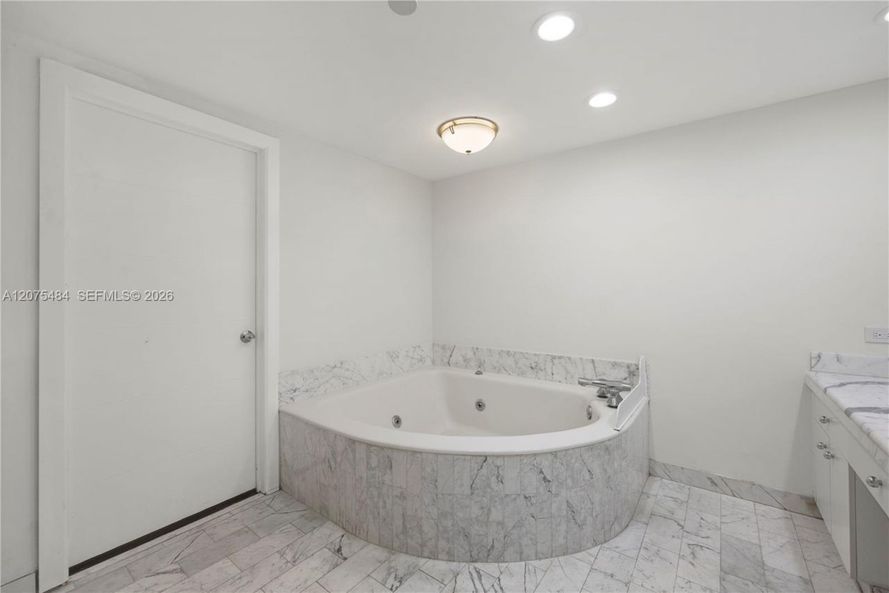 19667 Turnberry Way, Unit 3F, Aventura, FL 33180 Photo