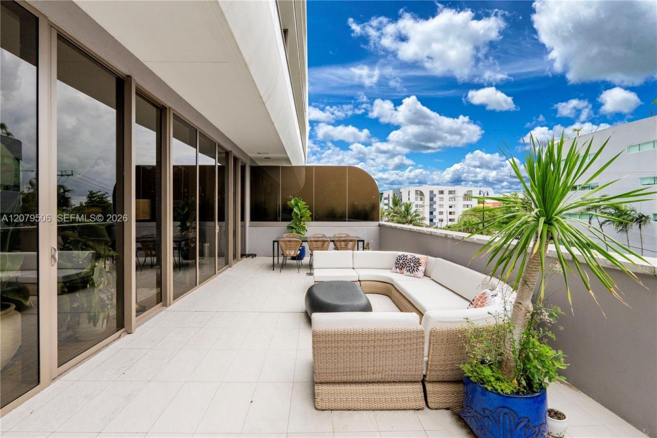 2678 Tigertail Ave , Unit 202, Miami, FL 33133 Photo