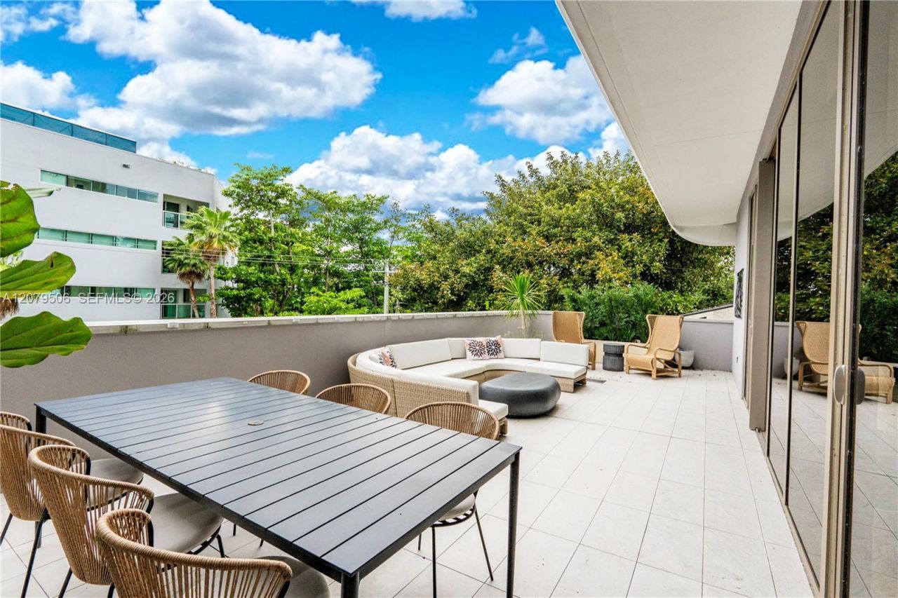 2678 Tigertail Ave , Unit 202, Miami, FL 33133 Photo