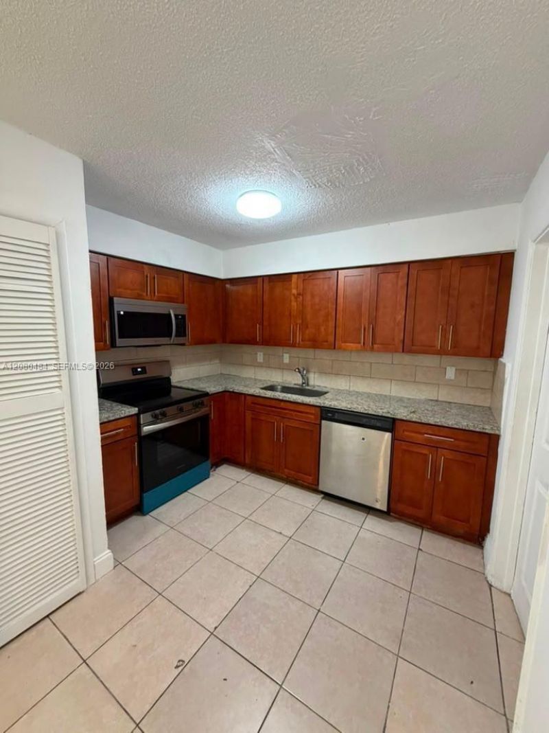 6111 NW 17th Ct, Sunrise, FL 33313 Photo