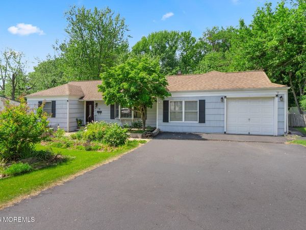 19 Stephenville Parkway, Edison, NJ 08820