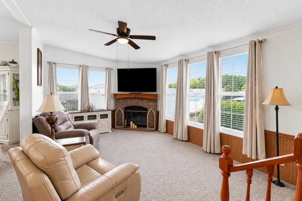 6284 Donahue Dr.  Photo 12