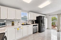 6284 Donahue Dr.  photo 4