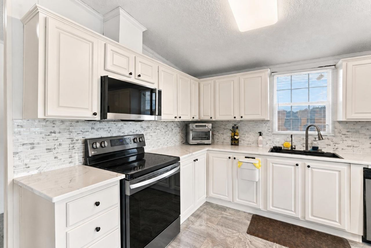 6284 Donahue Dr.  Photo 4