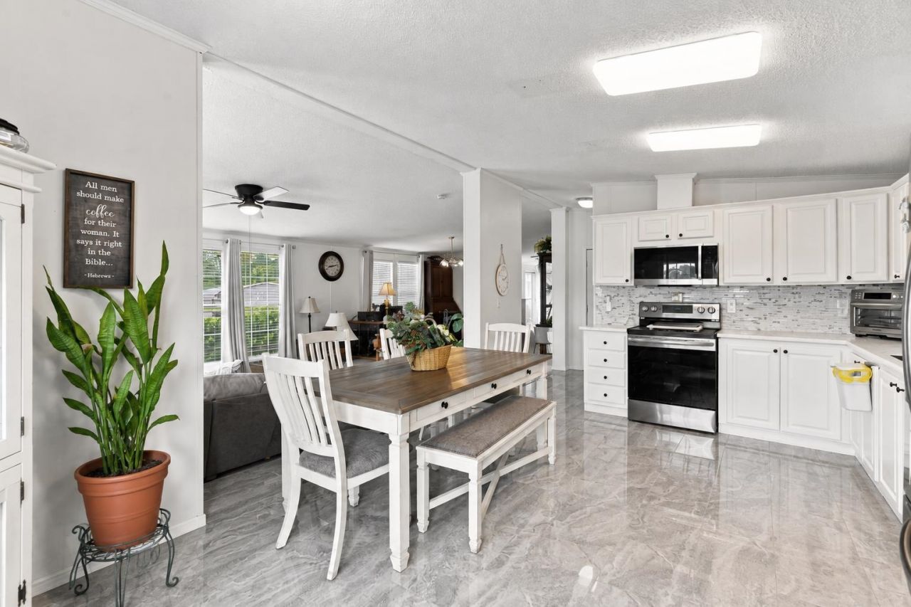 6284 Donahue Dr.  Photo 5