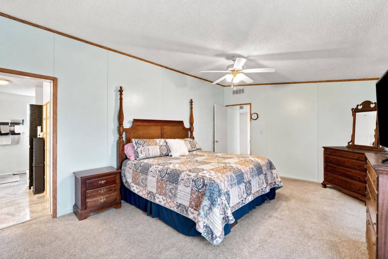 6284 Donahue Dr.  Photo 6