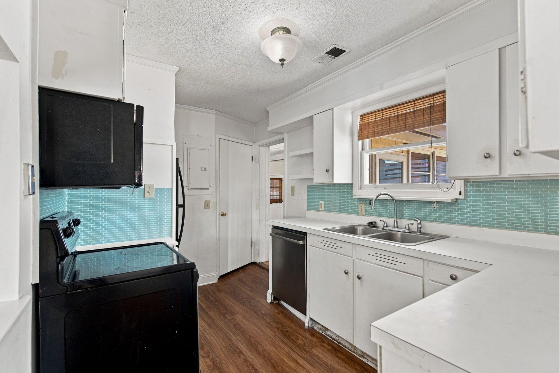 8 William Street Photo 11