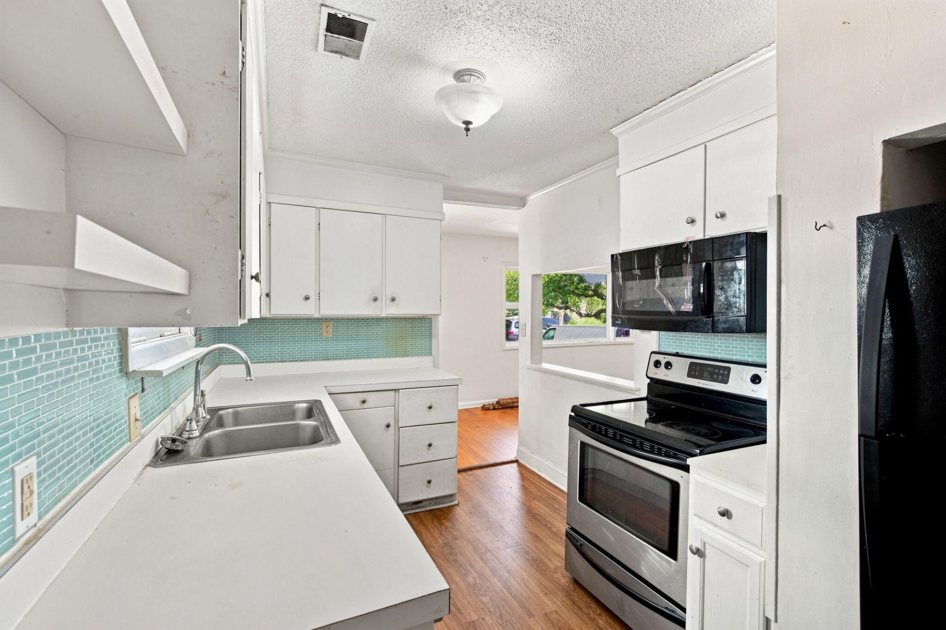 8 William Street Photo 12