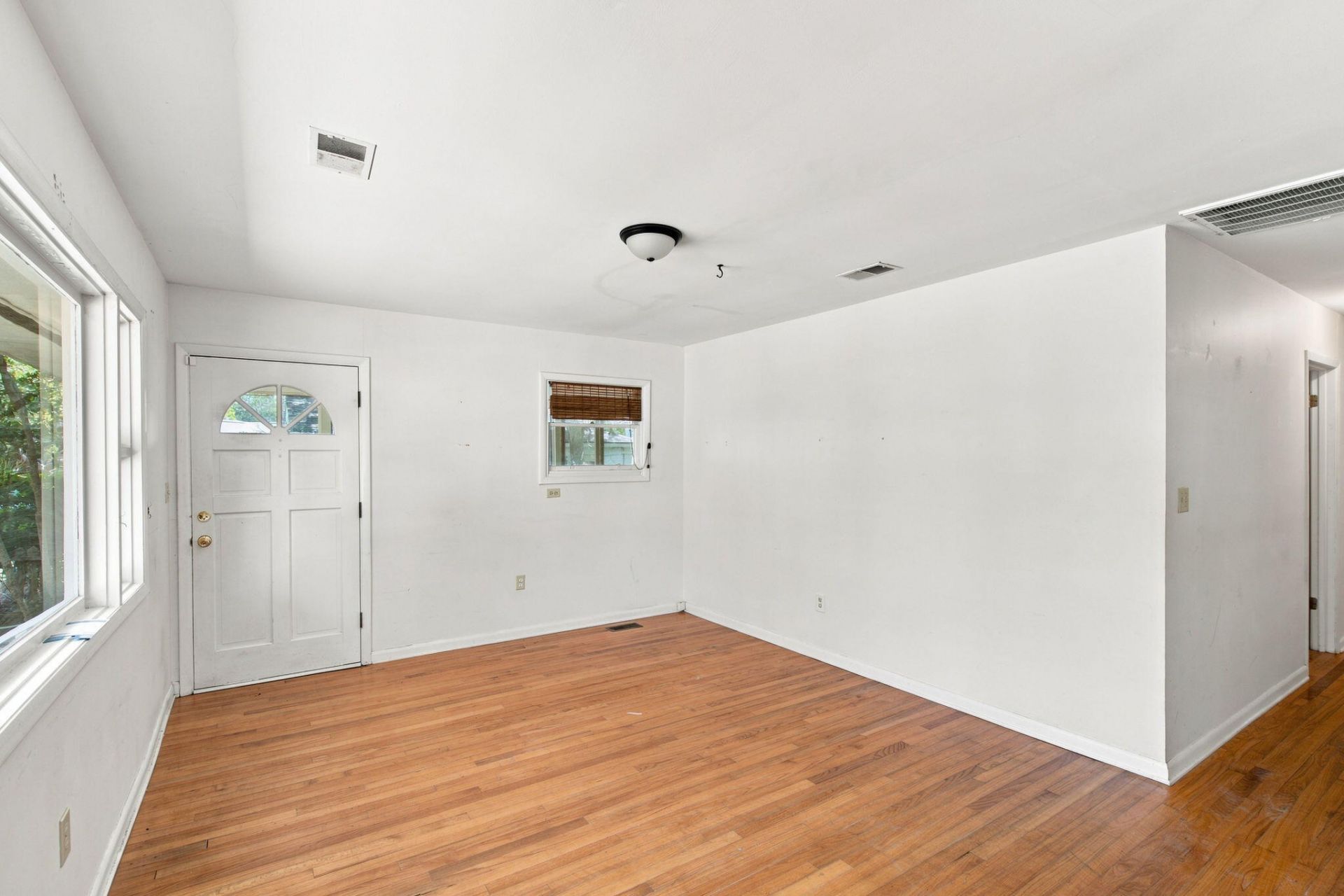8 William Street Photo 13