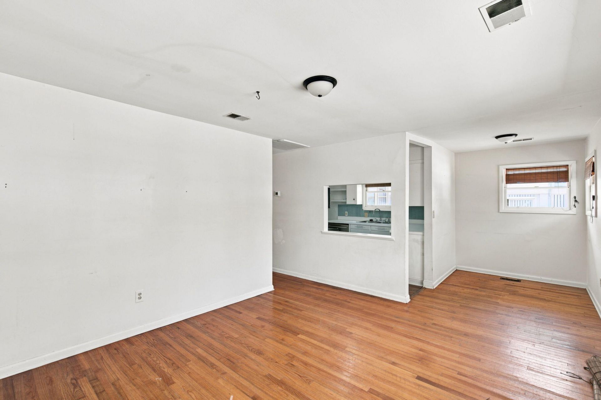 8 William Street Photo 14