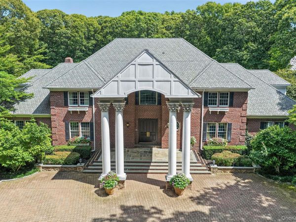11 Danton Lane N , Locust Valley, NY 11560