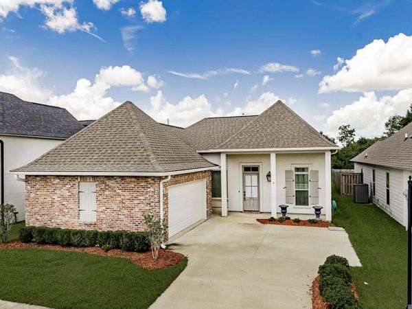522 Heron Point Dr, Baton Rouge, LA 70810