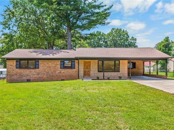 117 Hinshaw Avenue , Yadkinville, NC 27055