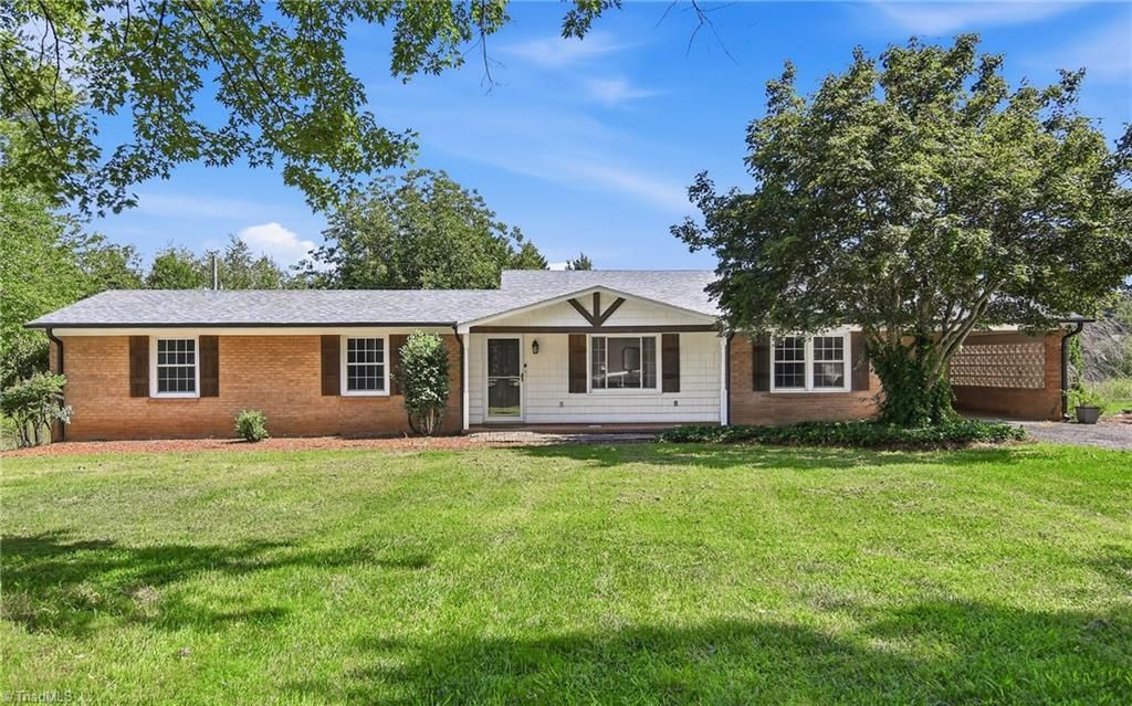 1728 Old Stage Road, Yadkinville, NC 27055 Main Photo