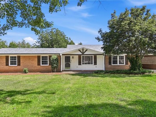 1728 Old Stage Road , Yadkinville, NC 27055