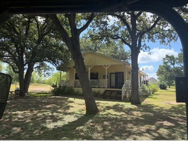 1226 County Road 316 , Lexington, TX 78947